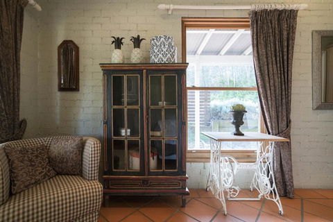 Thistle Hill Guesthouse - Walk To Many Wineries And Restaurants - Redcliffe Tourism 24