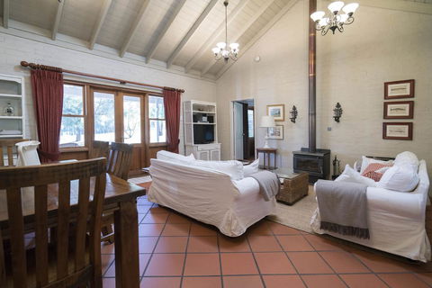 Thistle Hill Guesthouse - Walk To Many Wineries And Restaurants - Redcliffe Tourism 32