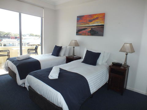 Pacific Marina Apartments - Redcliffe Tourism 42