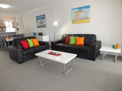 Pacific Marina Apartments - Redcliffe Tourism 4