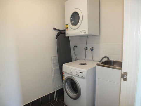 Pacific Marina Apartments - Redcliffe Tourism 25