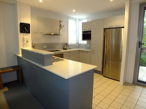 Pacific Marina Apartments - Redcliffe Tourism 15