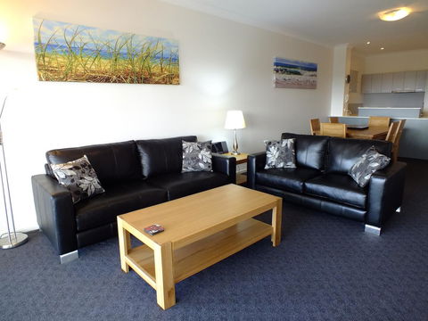 Pacific Marina Apartments - Redcliffe Tourism 16
