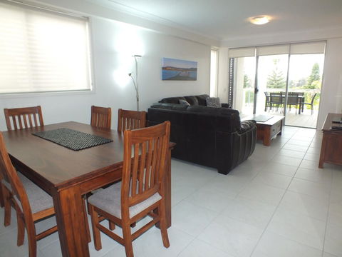 Pacific Marina Apartments - Redcliffe Tourism 20
