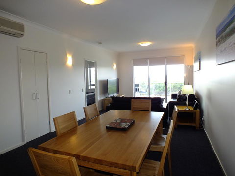 Pacific Marina Apartments - Redcliffe Tourism 37