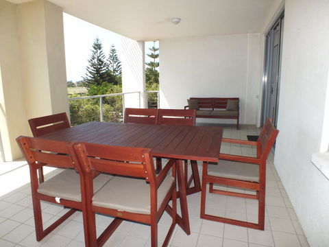 Pacific Marina Apartments - Redcliffe Tourism 26