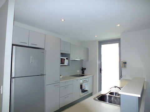 Pacific Marina Apartments - Redcliffe Tourism 11