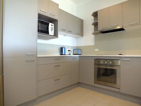 Pacific Marina Apartments - Redcliffe Tourism 13