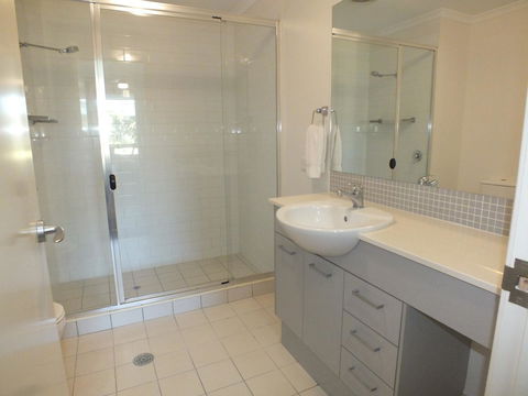 Pacific Marina Apartments - Redcliffe Tourism 28