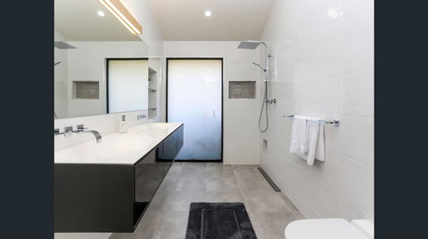 Wine Country Villas - Redcliffe Tourism 8