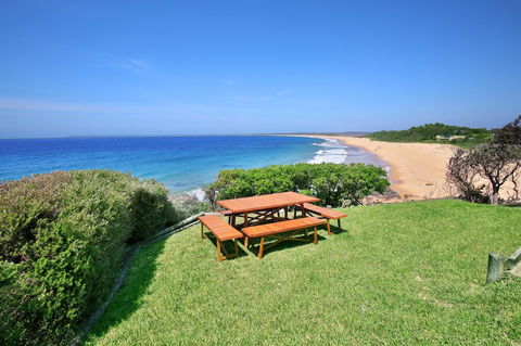 Neptune I Absolute Beachfront I Stunning Views - Redcliffe Tourism 32
