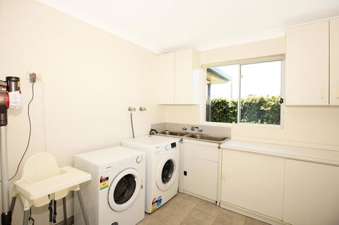 Neptune I Absolute Beachfront I Stunning Views - Redcliffe Tourism 25