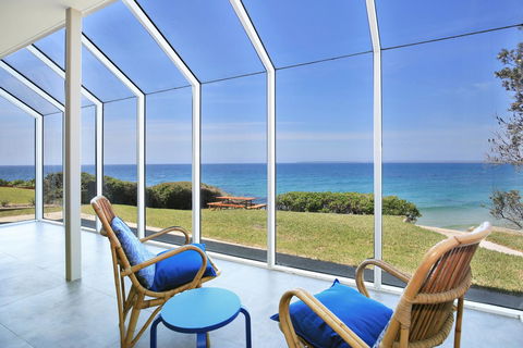 Neptune I Absolute Beachfront I Stunning Views - Redcliffe Tourism 1