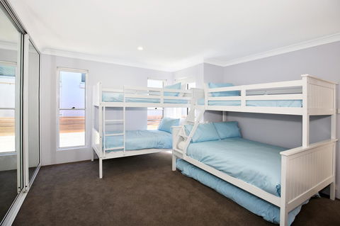 Neptune I Absolute Beachfront I Stunning Views - Redcliffe Tourism 17