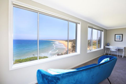 Neptune I Absolute Beachfront I Stunning Views - Redcliffe Tourism 13