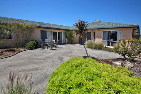Neptune I Absolute Beachfront I Stunning Views - Redcliffe Tourism 30