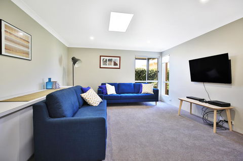 Neptune I Absolute Beachfront I Stunning Views - Redcliffe Tourism 7