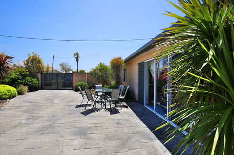 Neptune I Absolute Beachfront I Stunning Views - Redcliffe Tourism 28