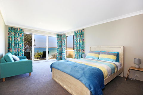 Neptune I Absolute Beachfront I Stunning Views - Redcliffe Tourism 16