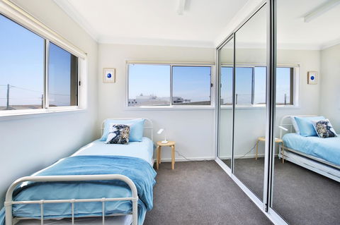 Neptune I Absolute Beachfront I Stunning Views - Redcliffe Tourism 14