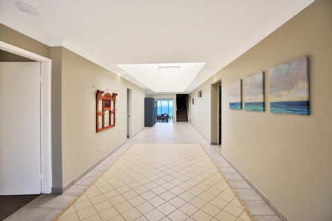Neptune I Absolute Beachfront I Stunning Views - Redcliffe Tourism 23