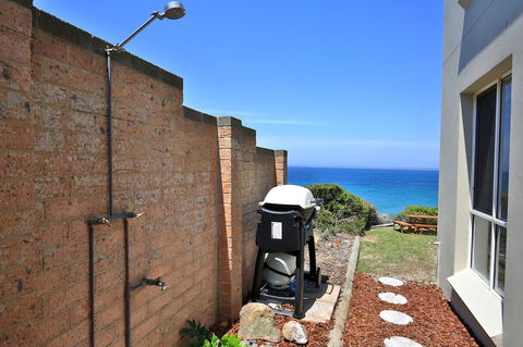 Neptune I Absolute Beachfront I Stunning Views - Redcliffe Tourism 27