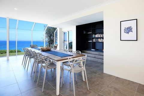 Neptune I Absolute Beachfront I Stunning Views - Redcliffe Tourism 6