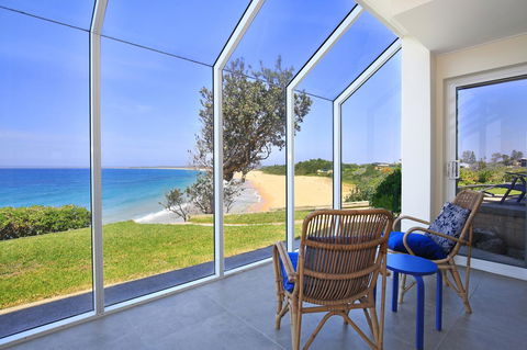 Neptune I Absolute Beachfront I Stunning Views - Redcliffe Tourism 4