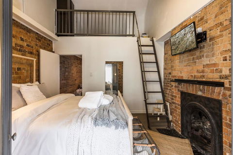 Chippendale Â· Quaint 1880â€™s Sydney Chippendale Terrace House - Redcliffe Tourism 1