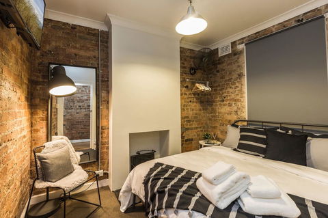 Chippendale Â· Quaint 1880â€™s Sydney Chippendale Terrace House - Redcliffe Tourism 5