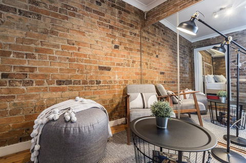 Chippendale Â· Quaint 1880â€™s Sydney Chippendale Terrace House - Redcliffe Tourism 4