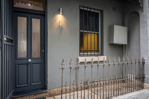 Chippendale Â· Quaint 1880â€™s Sydney Chippendale Terrace House - Redcliffe Tourism 13