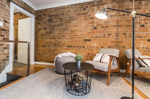 Chippendale Â· Quaint 1880â€™s Sydney Chippendale Terrace House - Redcliffe Tourism 3