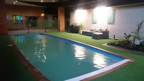 Adelong Motel - Redcliffe Tourism 2