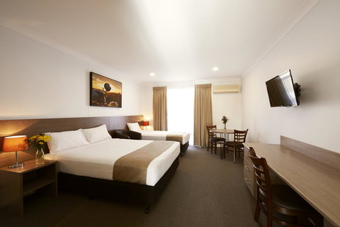 Adelong Motel - Redcliffe Tourism 0
