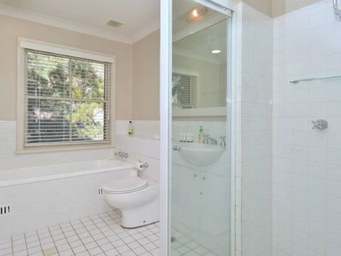 Villa 3br Chianti Villa Located Within Cypress Lakes Resort - Redcliffe Tourism 10