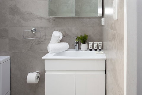 Stylish Apartment With Garage Near Bondi Beach - Redcliffe Tourism 6