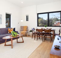 Stylish Apartment With Garage Near Bondi Beach - Redcliffe Tourism