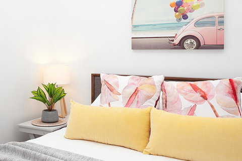 Stylish Apartment With Garage Near Bondi Beach - Redcliffe Tourism 5