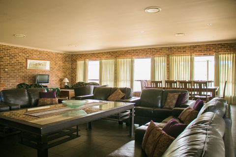 Ironstone Estate Lovedale - Redcliffe Tourism 26