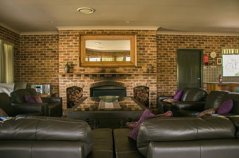 Ironstone Estate Lovedale - Redcliffe Tourism 25