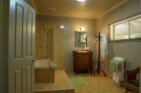 Ironstone Estate Lovedale - Redcliffe Tourism 32