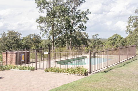 Ironstone Estate Lovedale - Redcliffe Tourism 3
