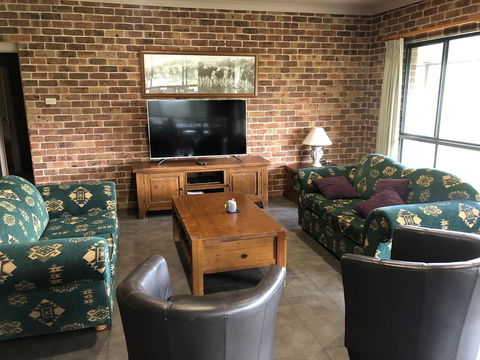 Ironstone Estate Lovedale - Redcliffe Tourism 1