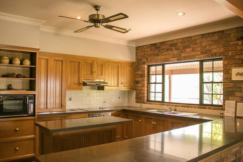 Ironstone Estate Lovedale - Redcliffe Tourism 4