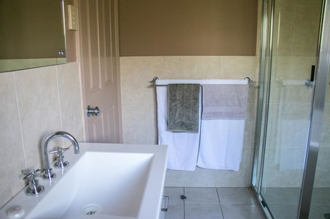 Ironstone Estate Lovedale - Redcliffe Tourism 27