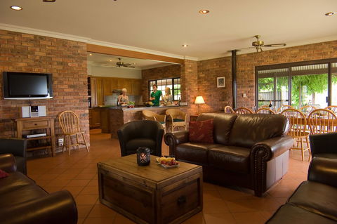 Ironstone Estate Lovedale - Redcliffe Tourism 30