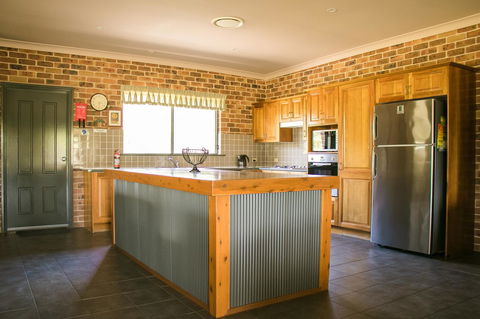 Ironstone Estate Lovedale - Redcliffe Tourism 24