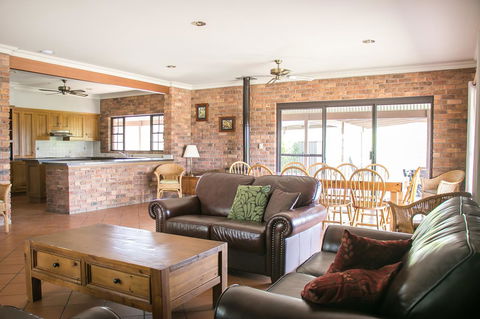 Ironstone Estate Lovedale - Redcliffe Tourism 19
