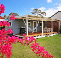 Hayes Beach House - Jervis Bay - Pet Friendly - Redcliffe Tourism